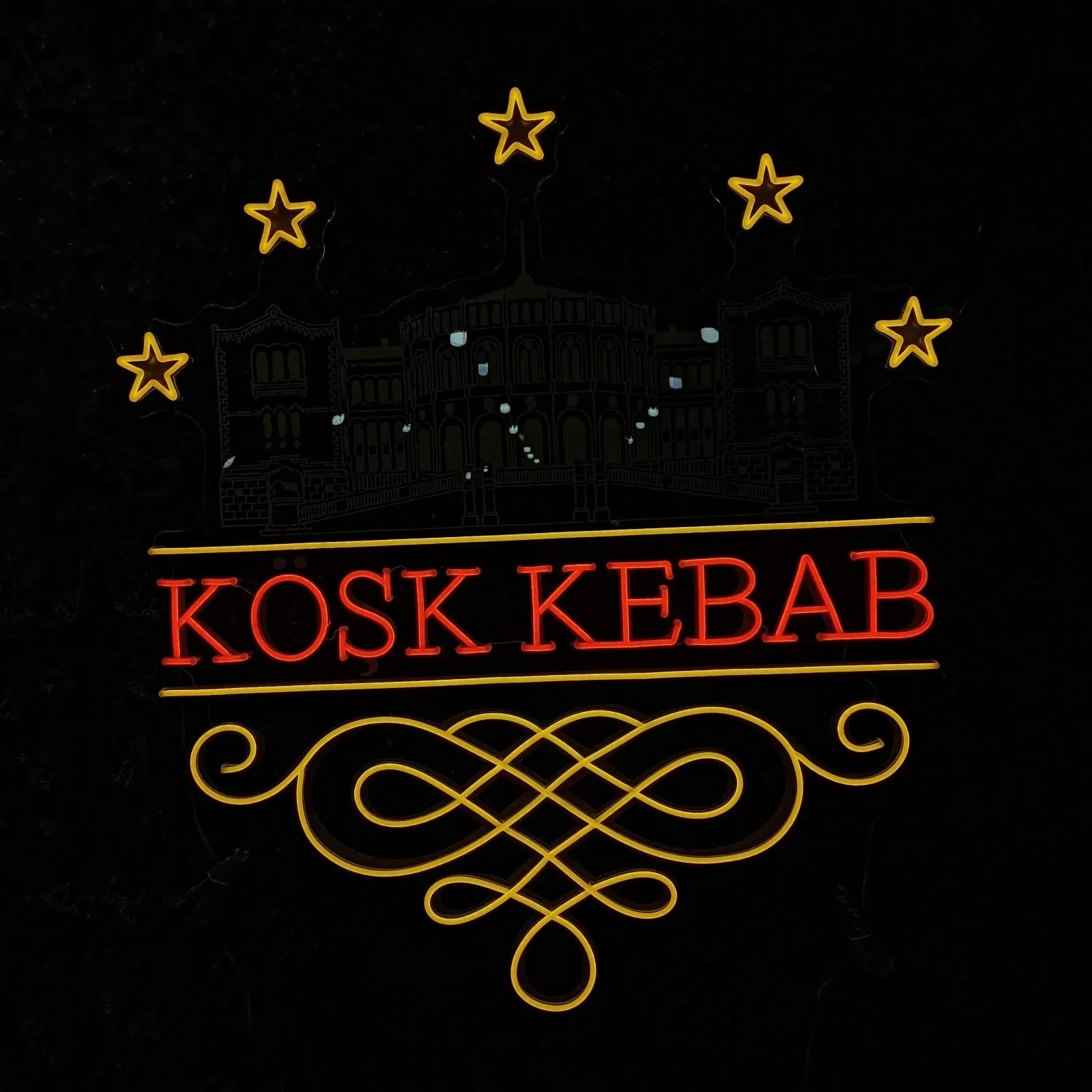 KÖSK KEBAB LED-logo om aftenen